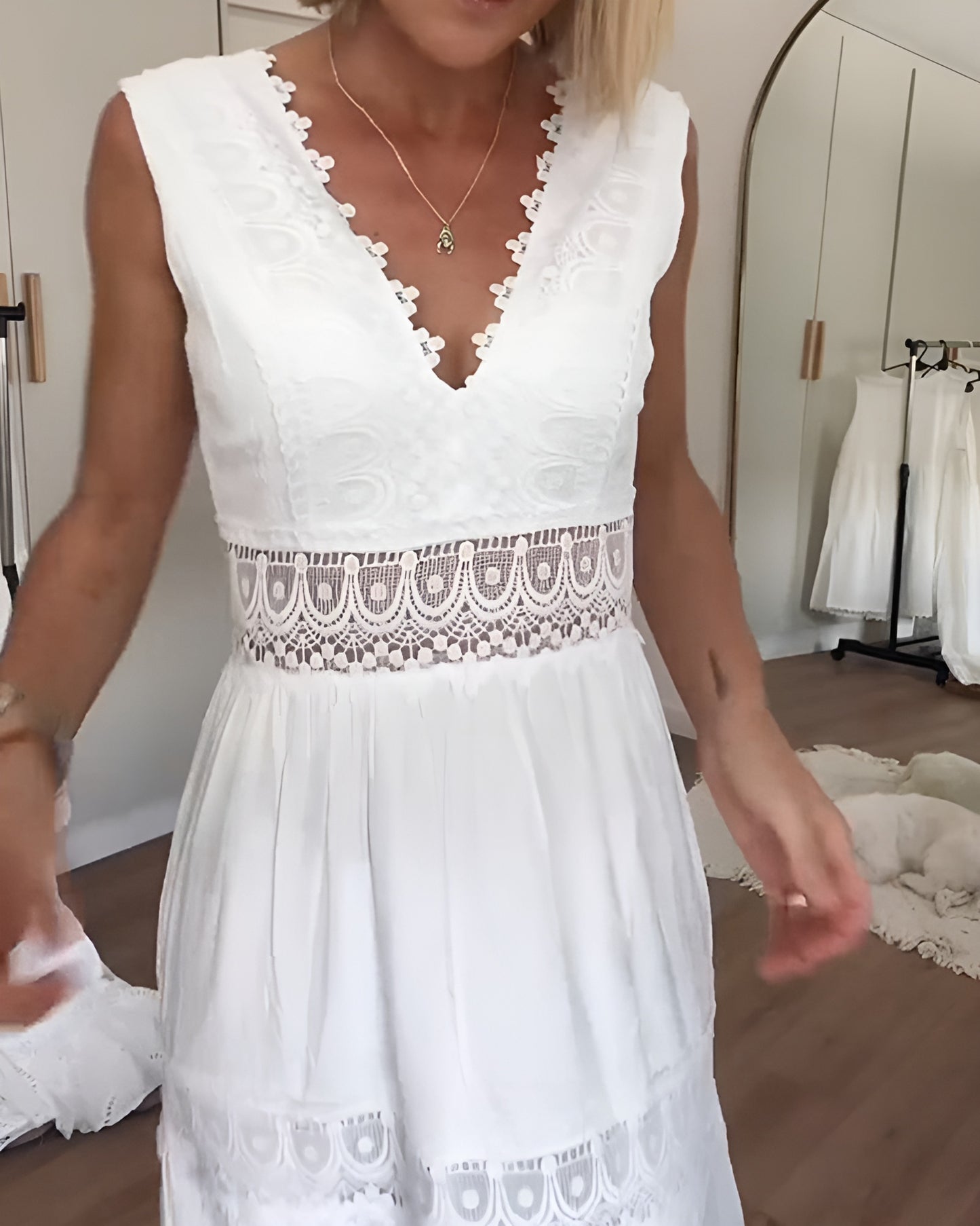Sophie | Robe débardeur col V en dentelle